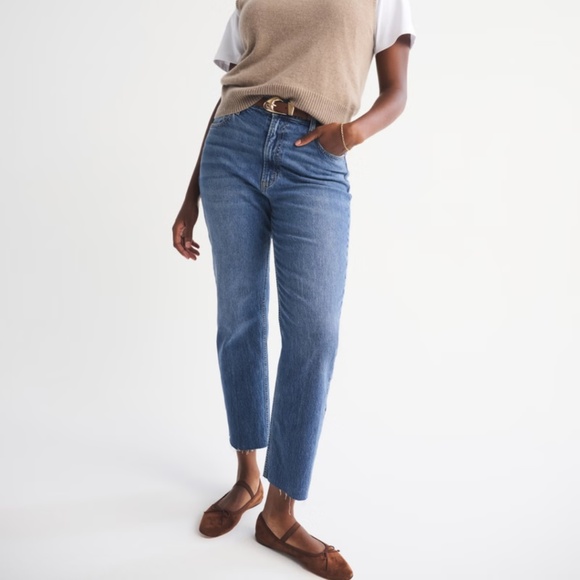 Abercrombie Ultra High Rise Ankle Straight Jean - Picture 1 of 8